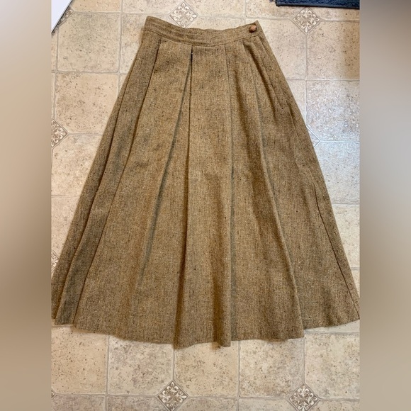 Beeline Fashion Dresses & Skirts - VINTAGE Beeline Fashions Brown A-Line Skirt Size 8 (Read)